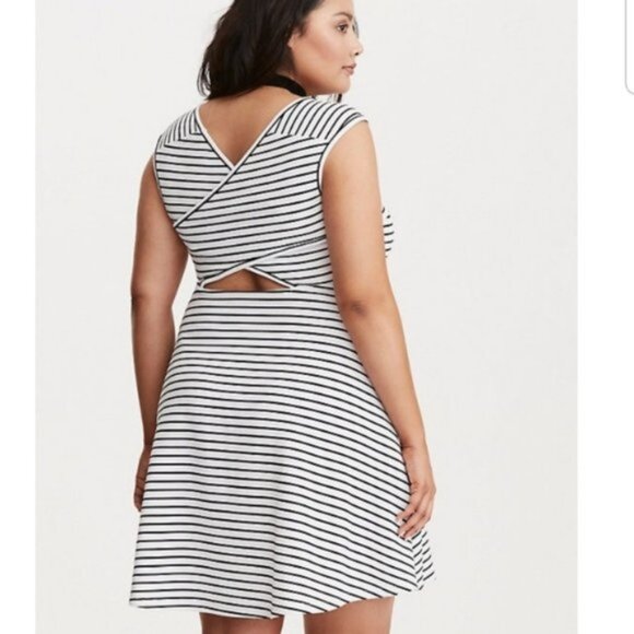 Torrid Striped Cross Back Textured Skater Dress 2X - Picture 4 of 16